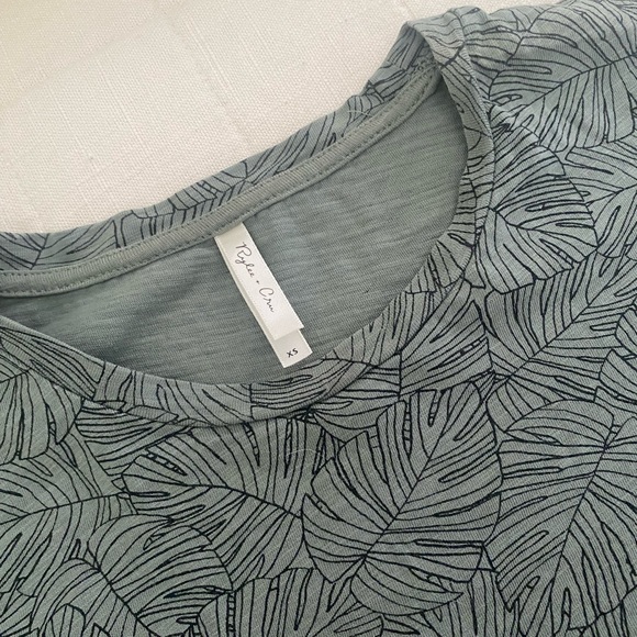 Rylee + Cru womens monstera leaf print tee - Picture 2 of 3
